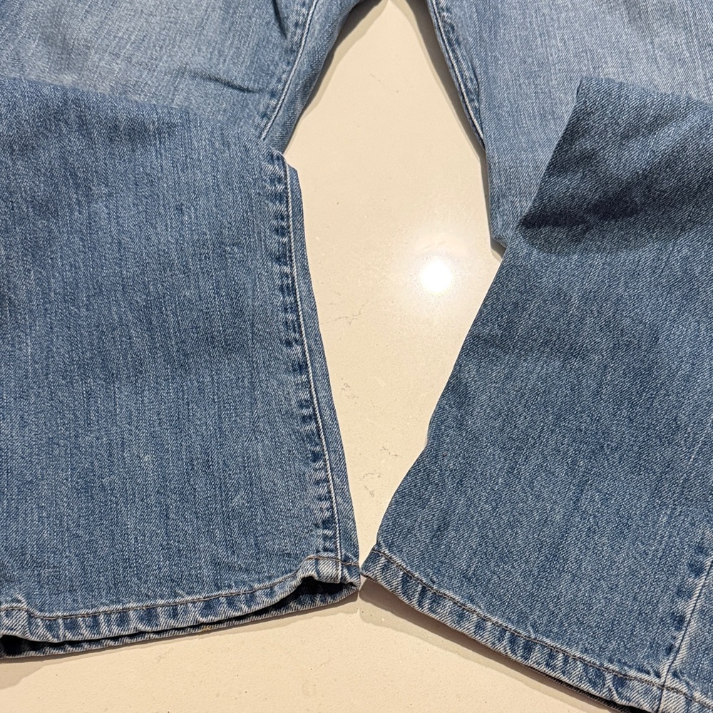 L.L. Bean Men's Straight Fit Blue Jeans - Picture 3 of 7